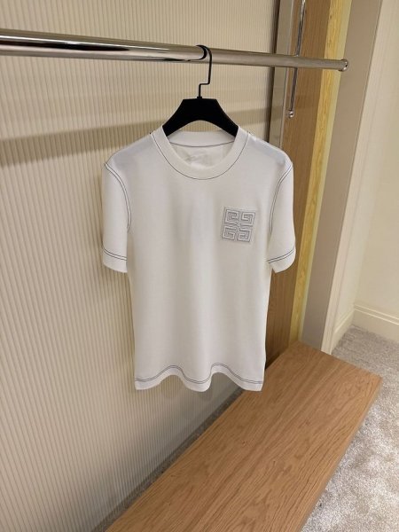 GIVENCHY